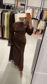 SATIN SET WITH FITTED BACK BROWN