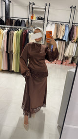 SATIN SET WITH FITTED BACK BROWN