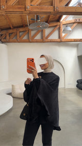 PLISSÉ PONCHO BLACK