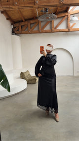 SATIN SET WITH FITTED BACK BLACK