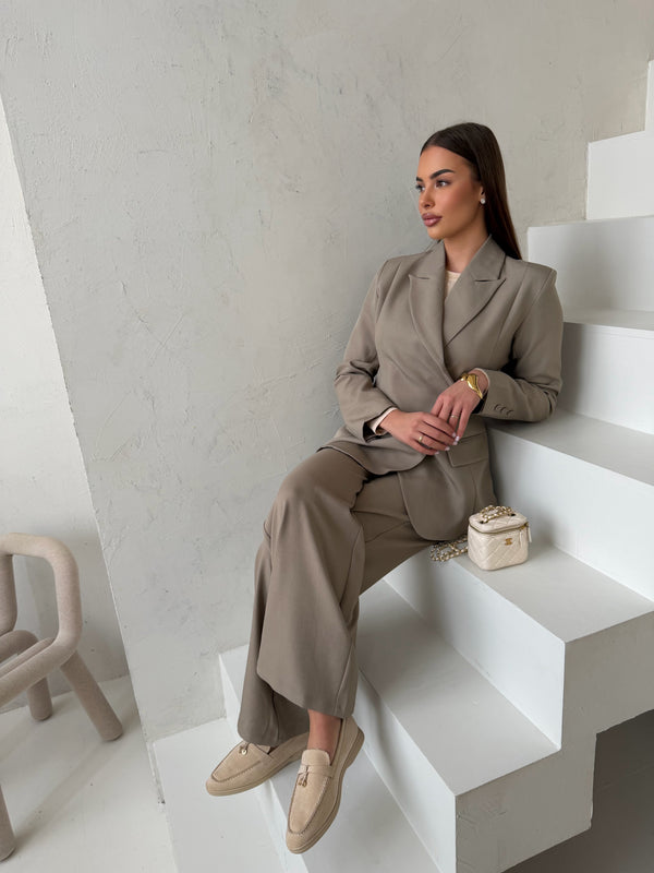 CLAUDIA SUIT TAUPE