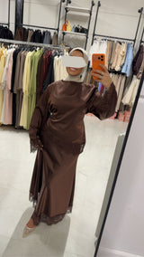 SATIN SET WITH FITTED BACK BROWN